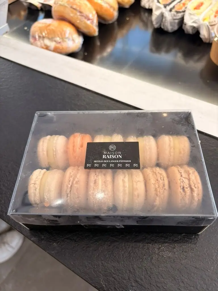 macarons (la boite de 12 pcs)